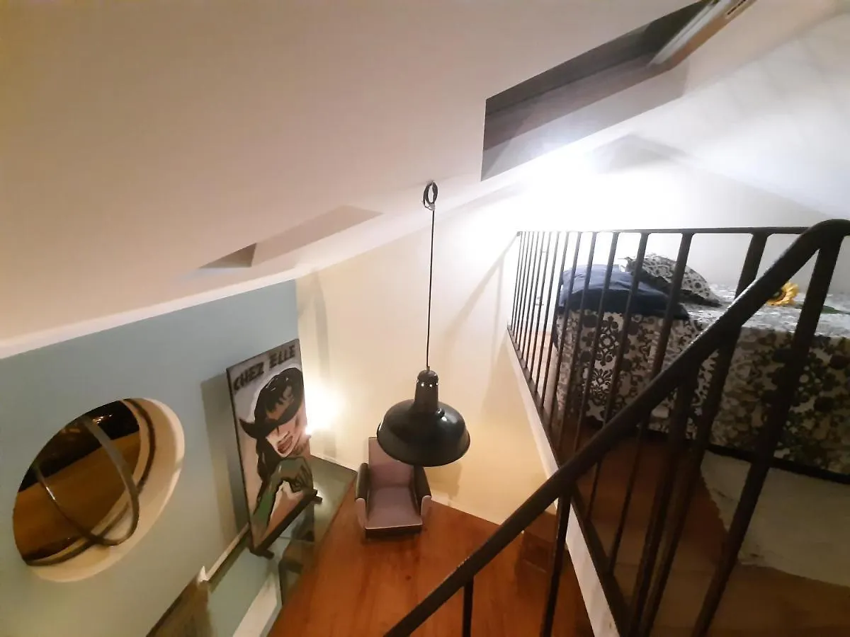 Апартаменты Unique Stylish House In Beautiful Graca Лиссабон